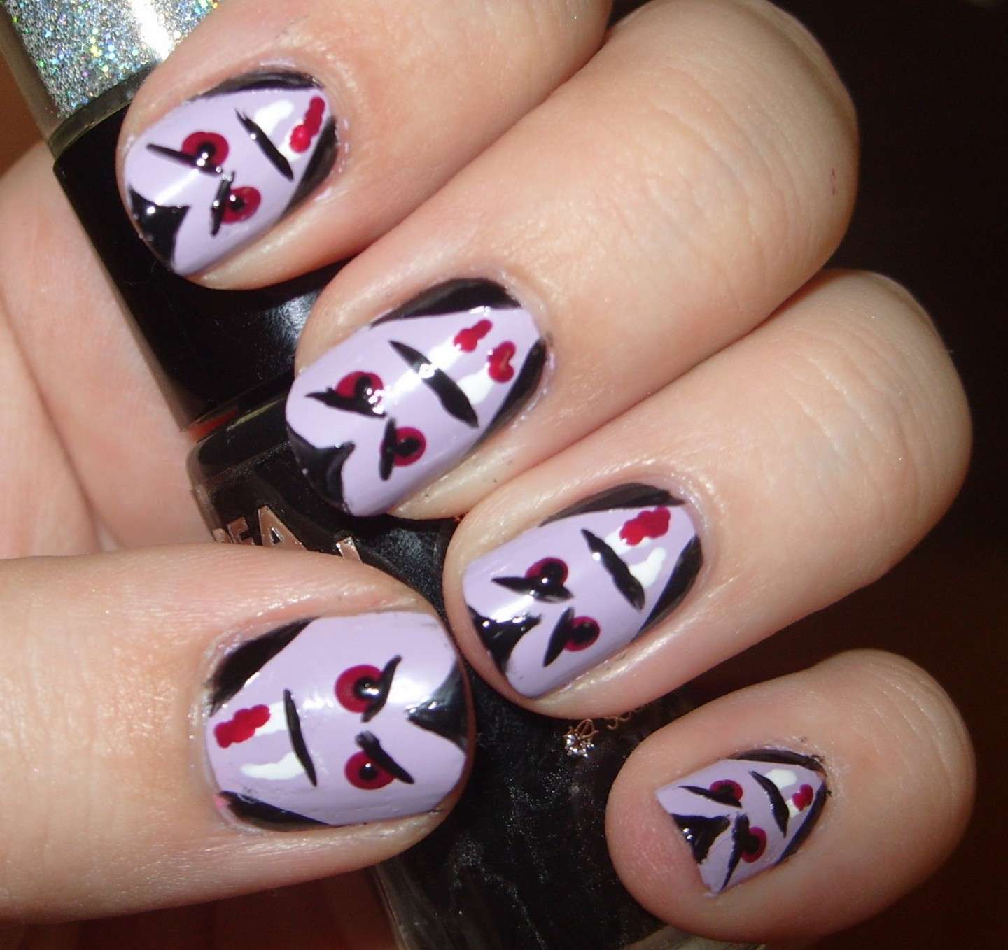 Nail art con vampiro