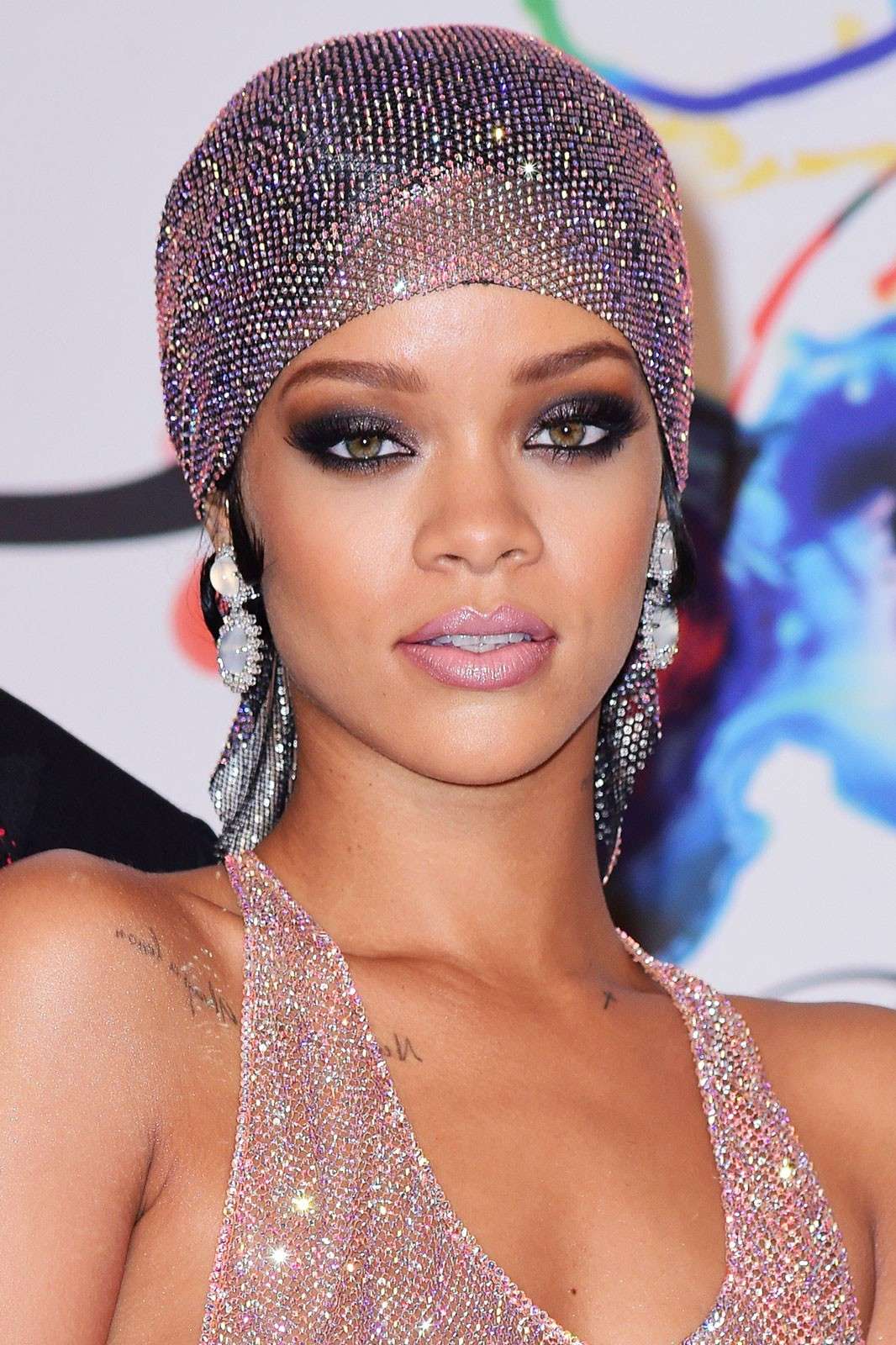 Rihanna trucco anni venti