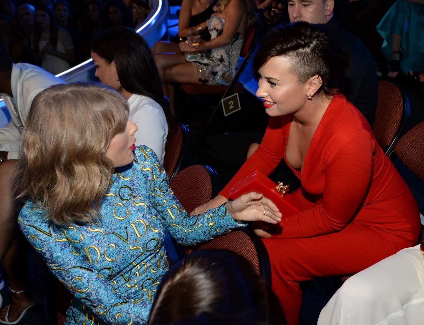 Taylor Swift e Demi Lovato ai VMA's 2014