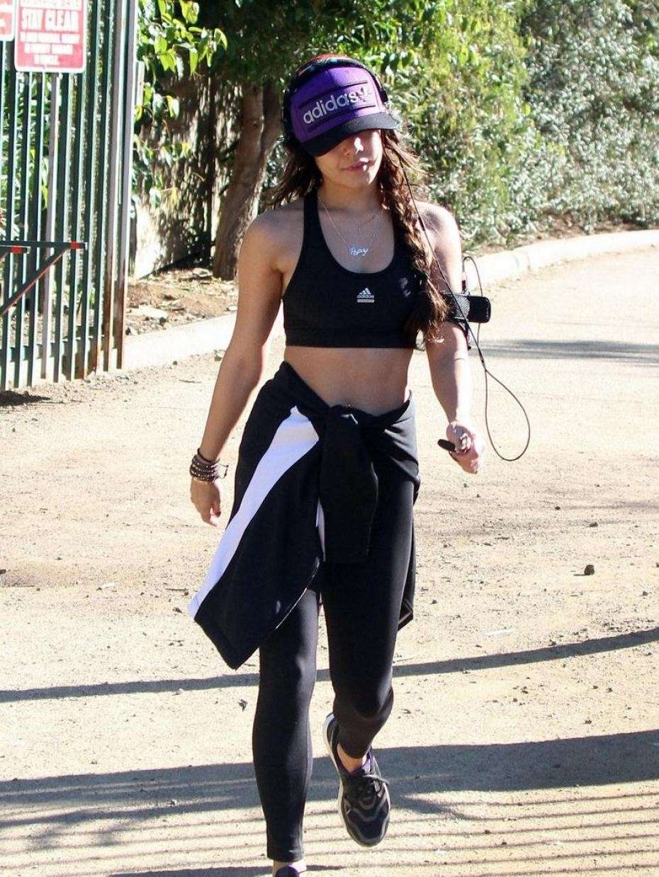 Selena Gomez fa walking