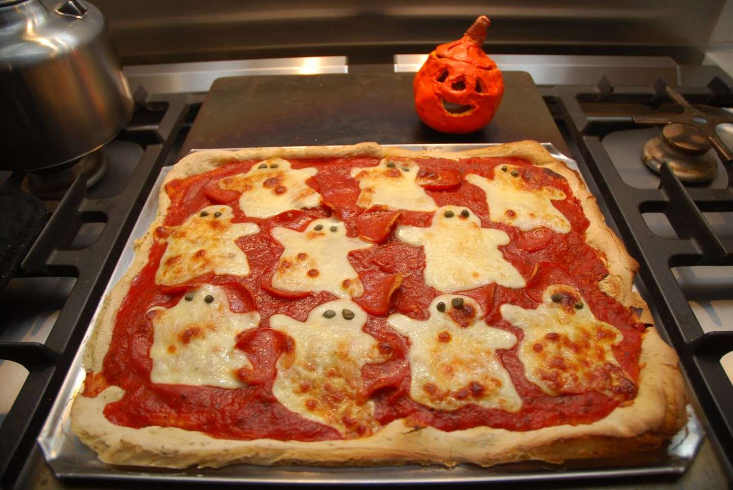 Pizza fantasma per Halloween