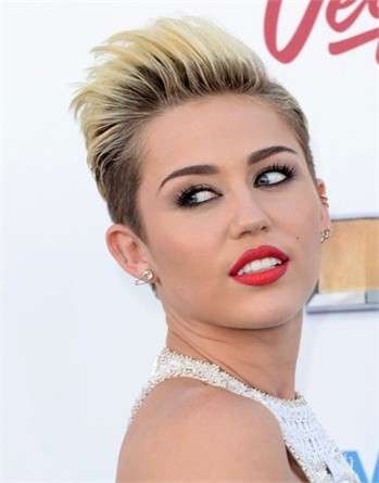 Il ciuffo di Miley Cyrus