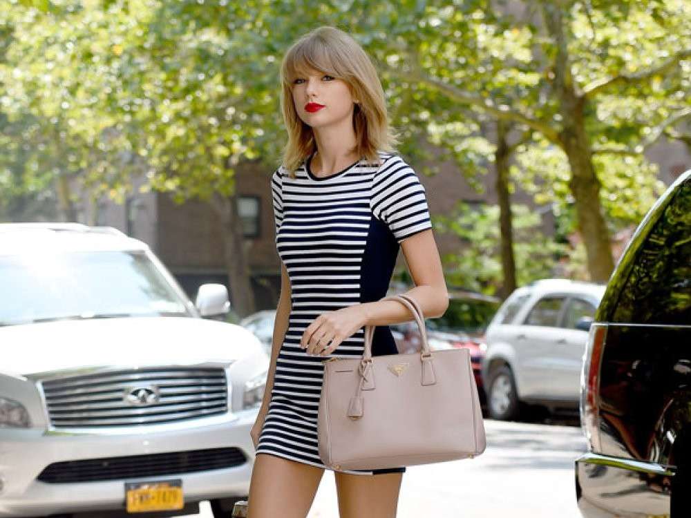Outfit a righe di Taylor Swift