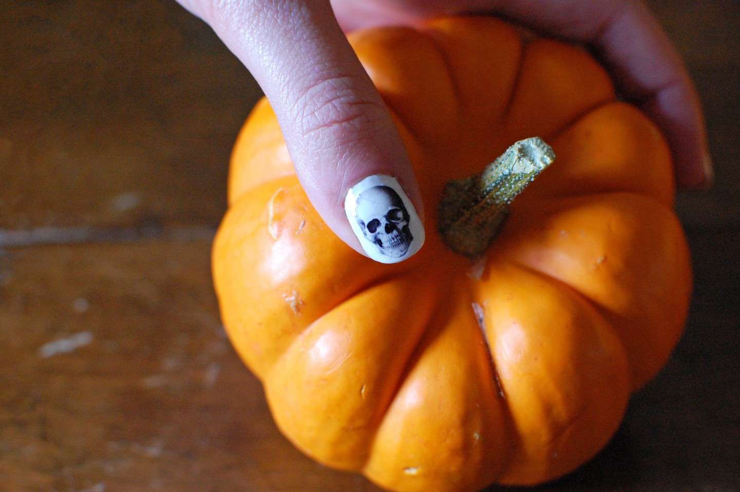 Un teschio perfetto per la nail art di Halloween