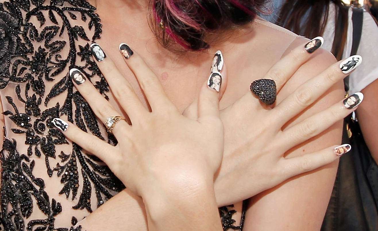 Manicure particolare di Katy Perry