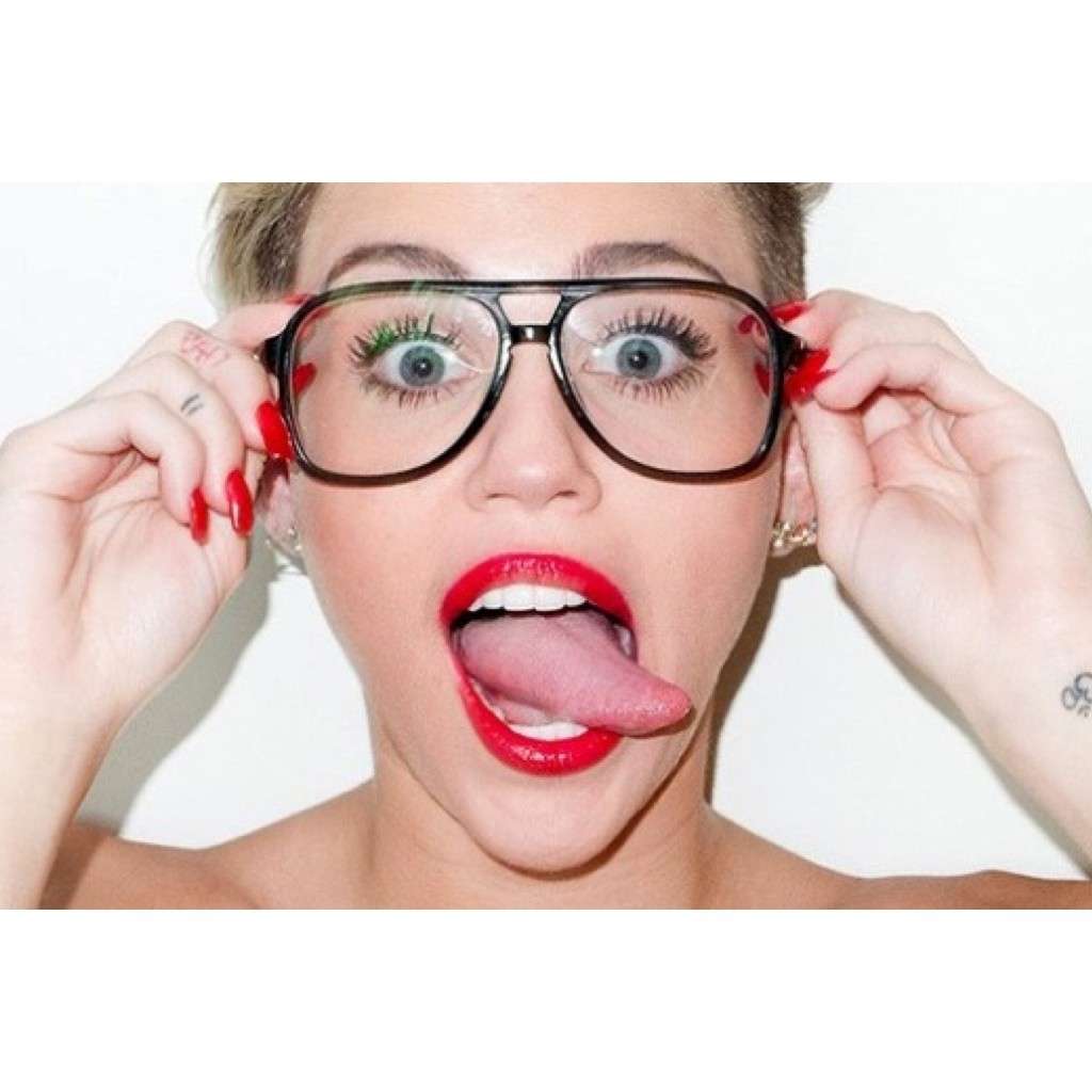 Unghie e rossetto di Miley Cyrus