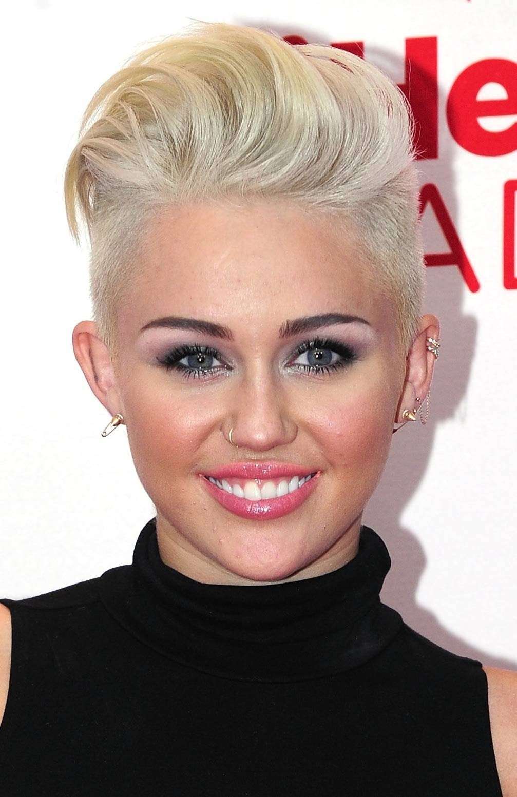 Il trucco per il viso tondo di Miley Cyrus