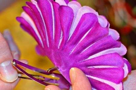 Fermaglio con fiore viola