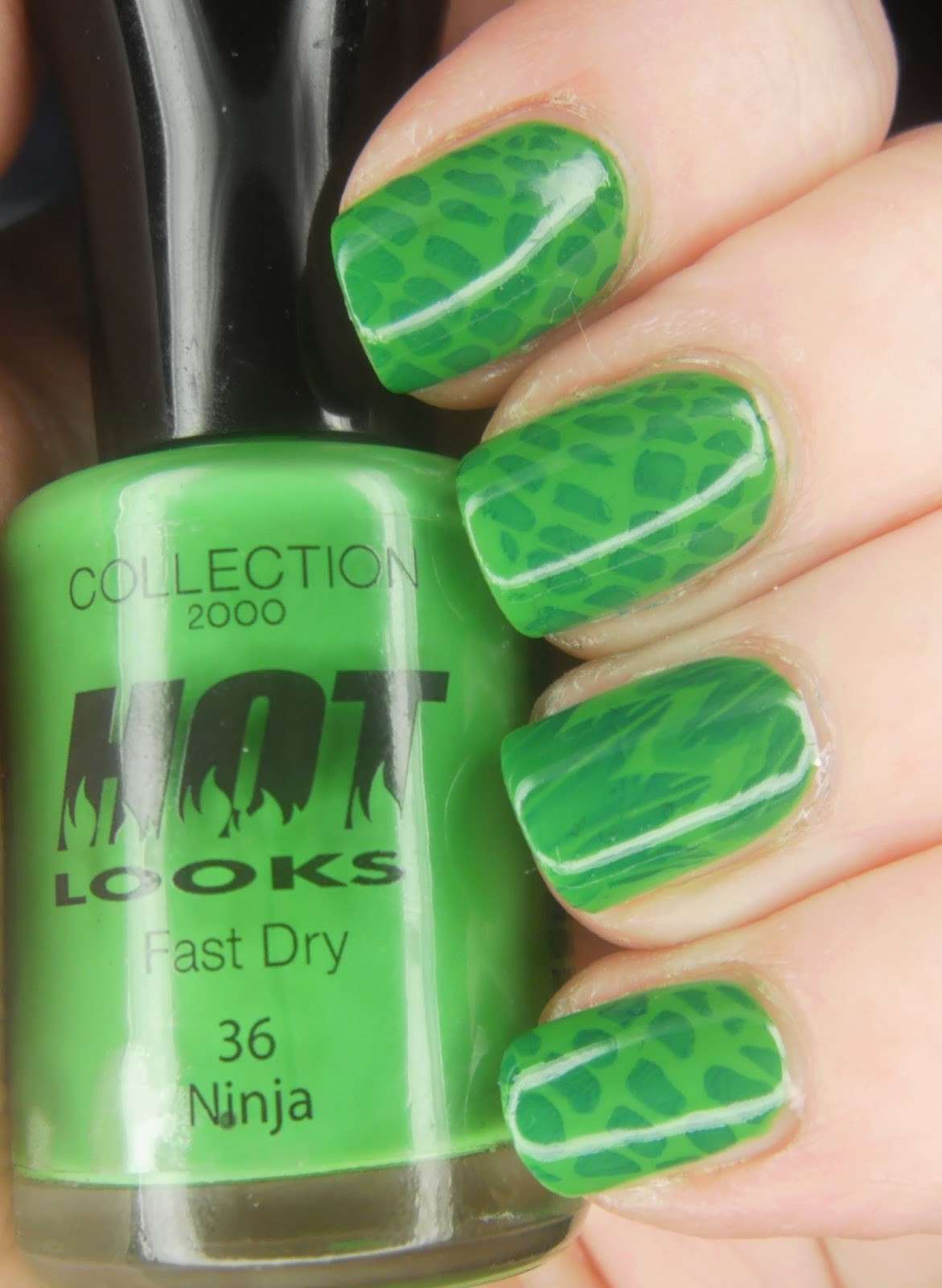 Nail art effetto tartaruga verde