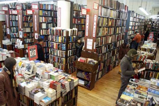 L'interno di Strand Book Store