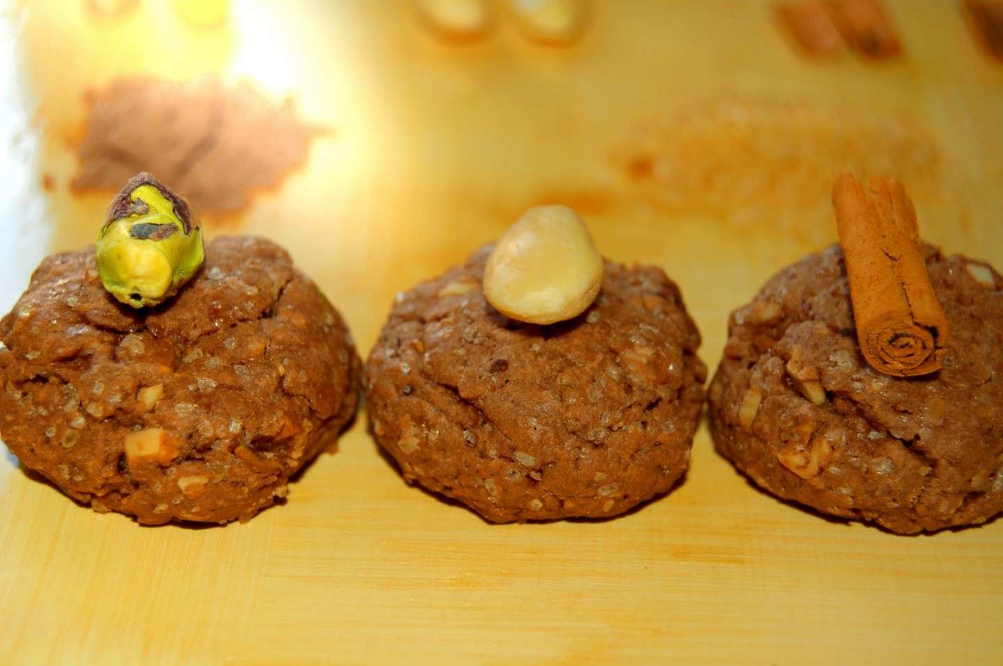 Biscotti al cioccolato con mandorle e pistacchi
