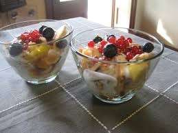 Frutta e yogurt