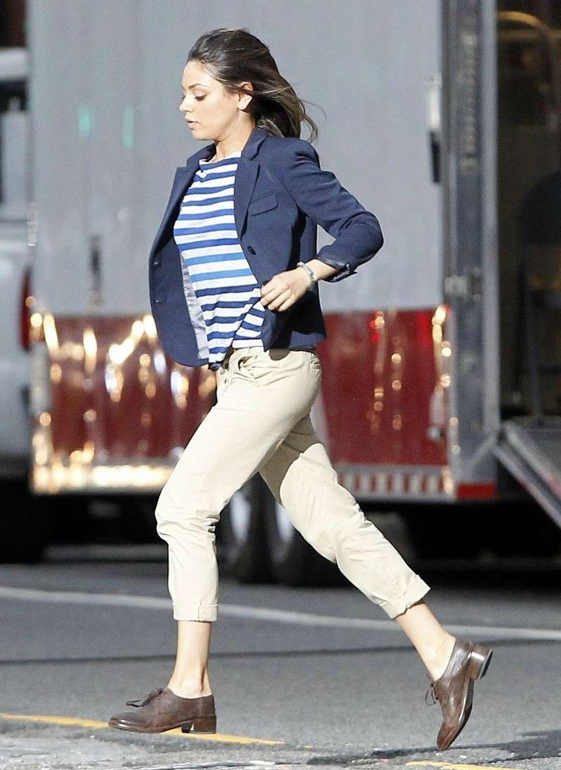 Mila Kunis con le Oxford Shoes