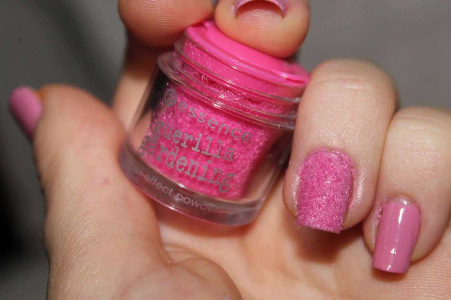 Nail art rosa con peluche