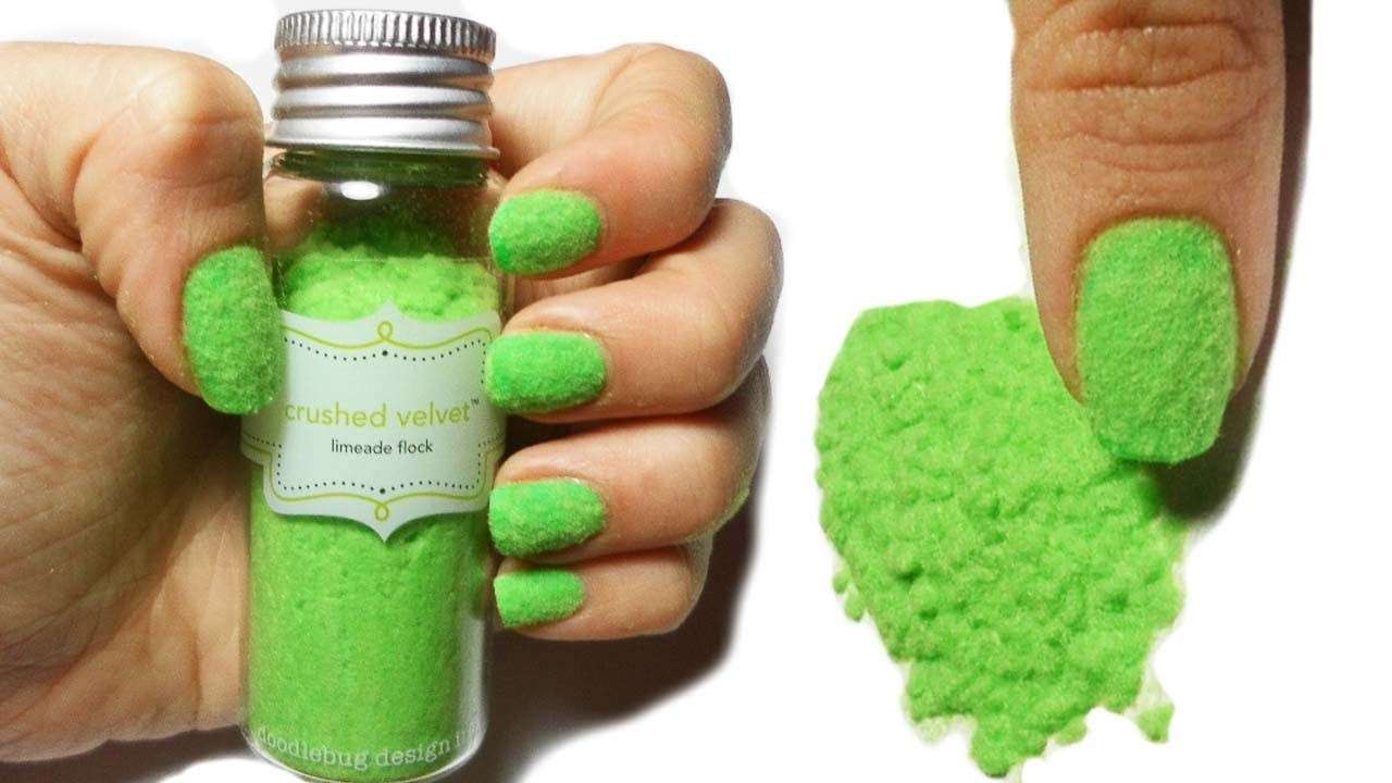 Nail art verde effetto peluche
