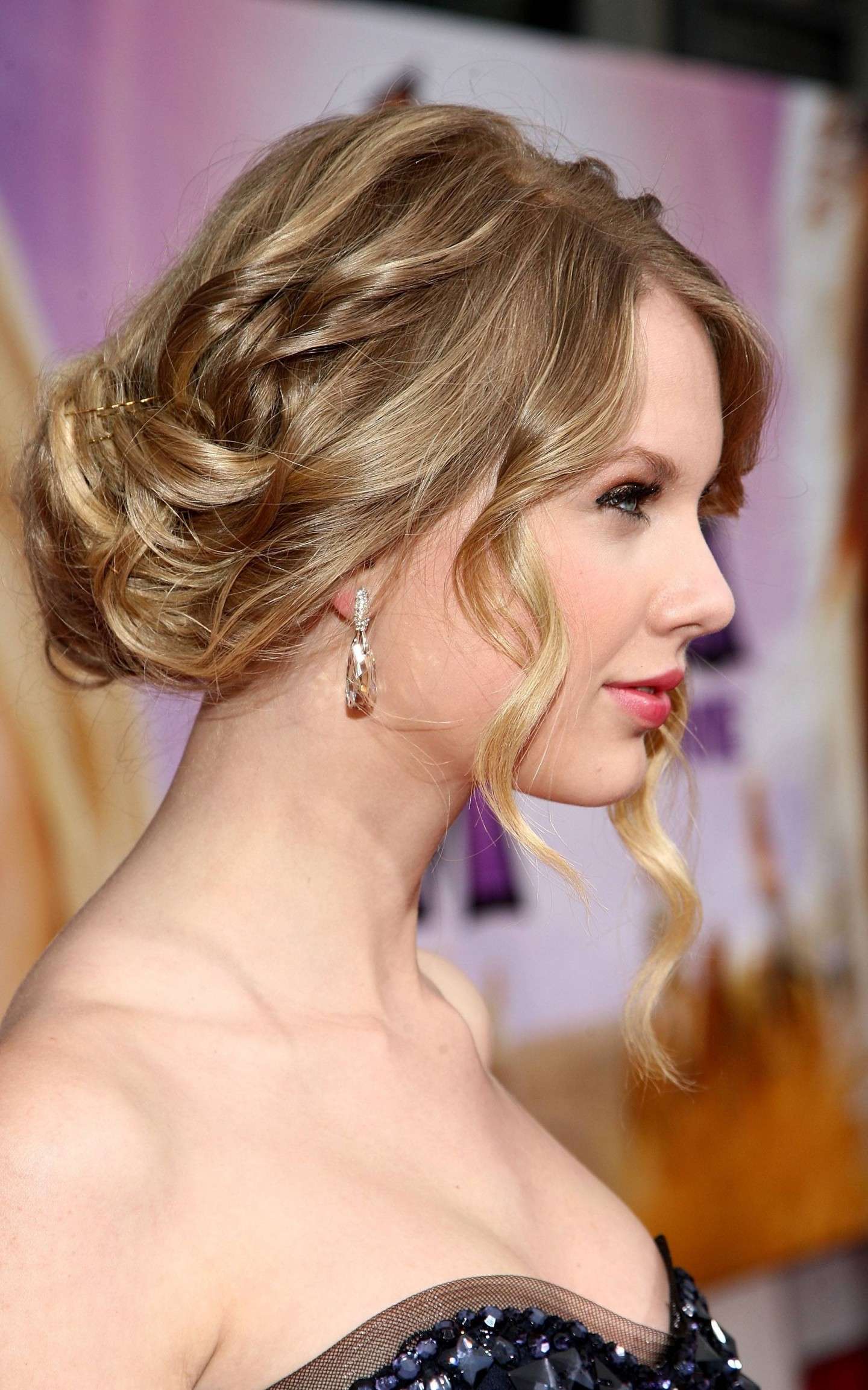 Taylor Swift e i capelli lunghi raccolti