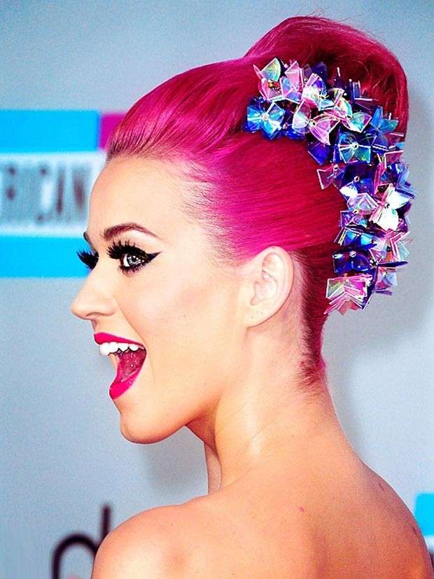 Katy Perry e i capelli rosa raccolti