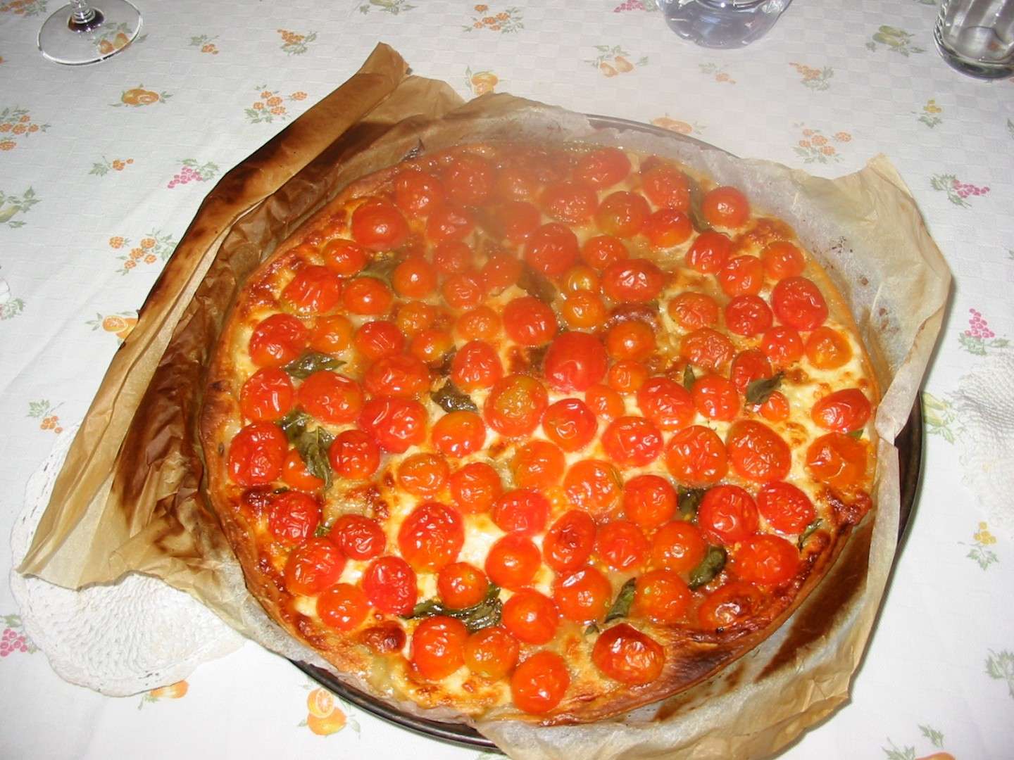 Torta di pomodori per l'aperitivo