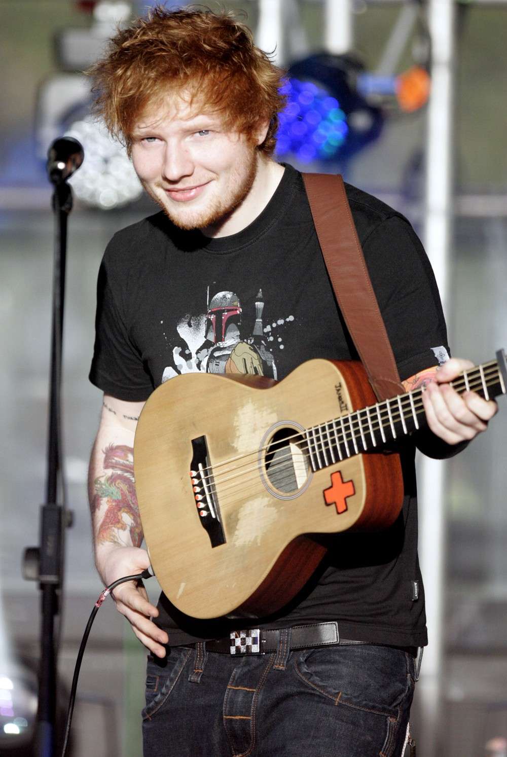 Ed Sheeran durante un'esibizione live nel 2013