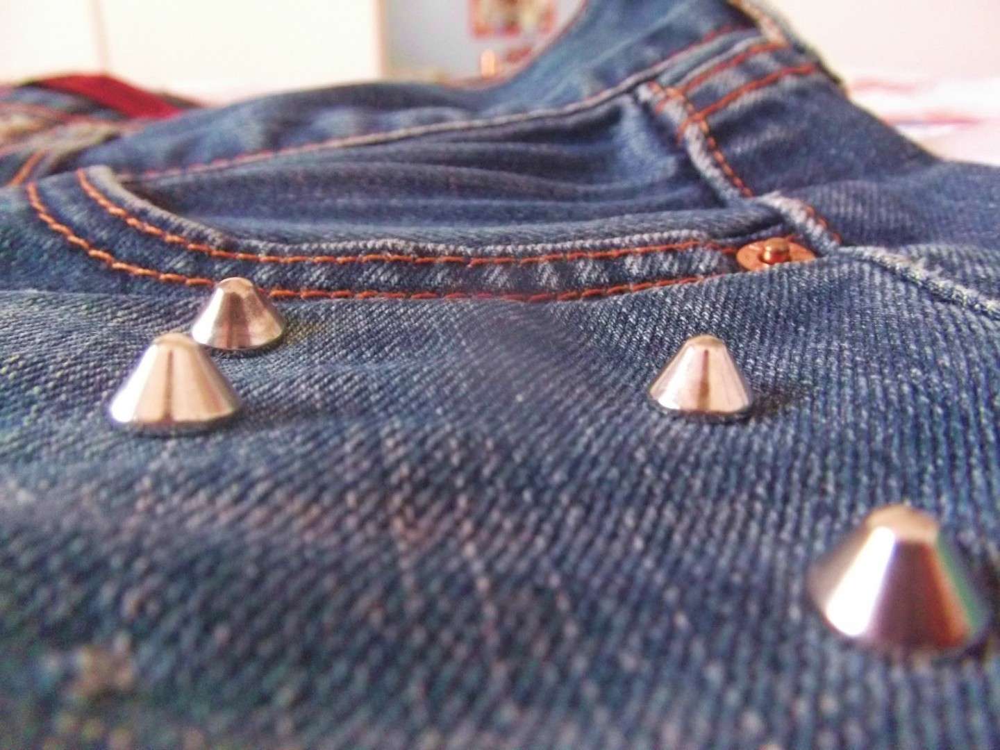 Riutilizza i vecchi jeans per realizzare un guardaroba nuovo