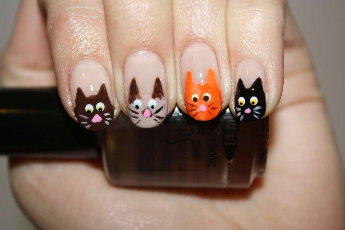 Divertente nail art con gattini