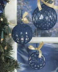 Palline blu all'uncinetto per Natale