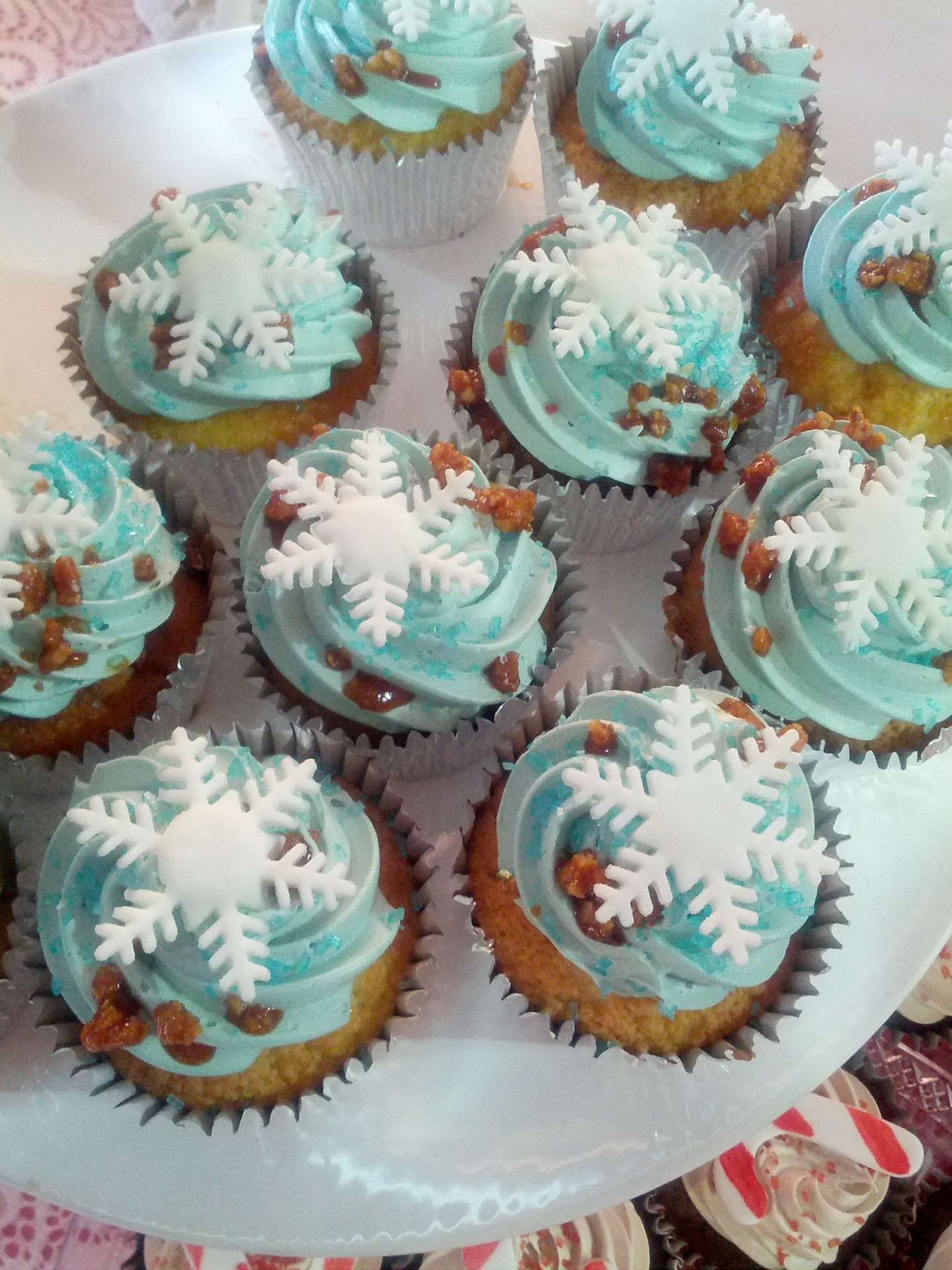 Bellissimi cupcakes con fiocco di neve 