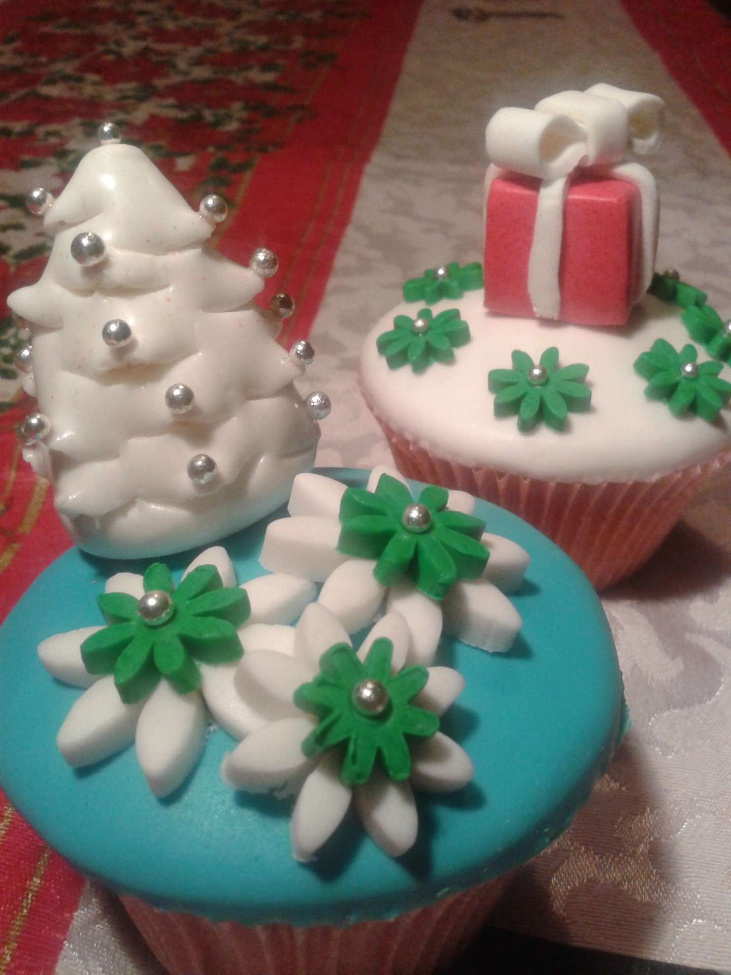 Regalo di Natale sui cupcakes