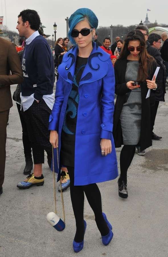 Katy Perry ed il cappotto blu