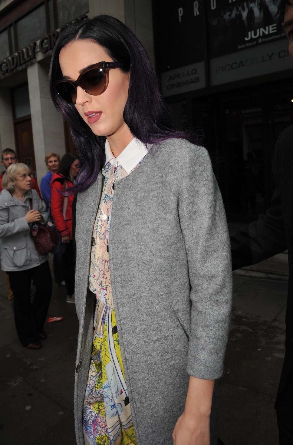 Katy Perry ed il cappotto bon ton