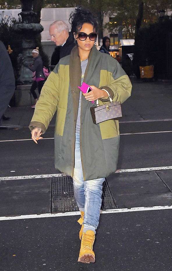Rihanna ed il maxi cappotto