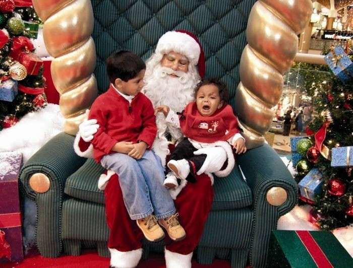 La piccola è terrorizzata da Babbo Natale