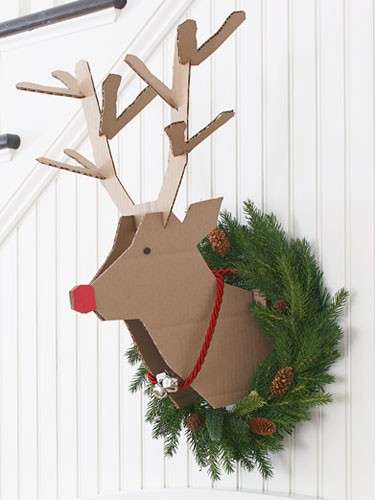 Decorazioni di Natale con oggetti di riciclo: renna in cartone 