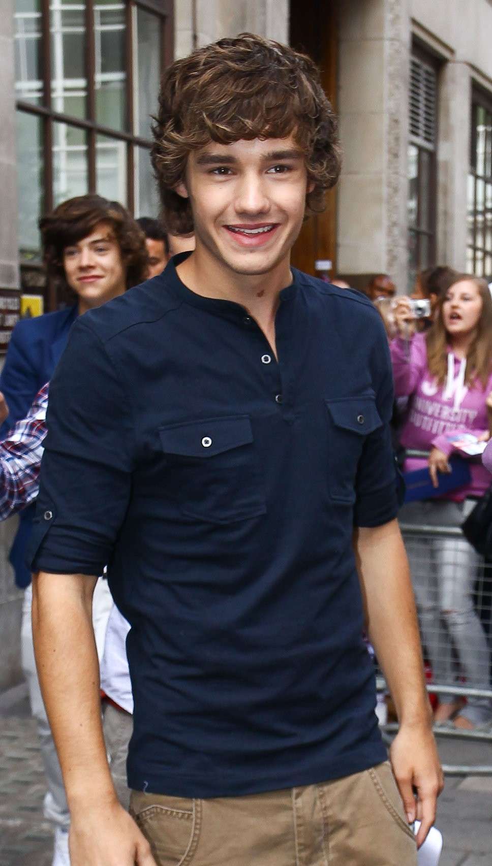 Liam Payne e la maglietta blu a maniche lunghe