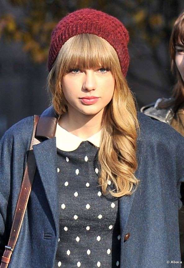 Taylor Swift con basco rosso