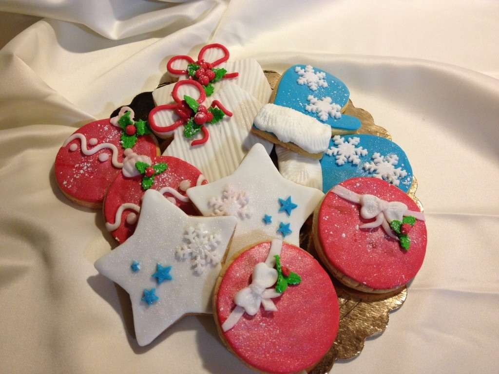 Tanti biscotti di Natale decorati