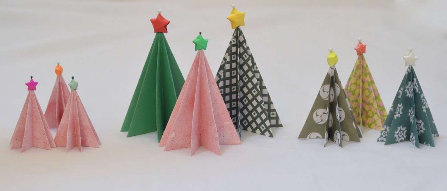 Vari alberi di Natale di origami