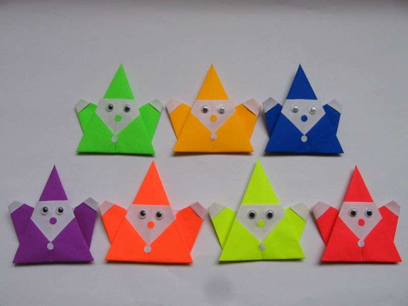 Origami di Babbo Natale colorati