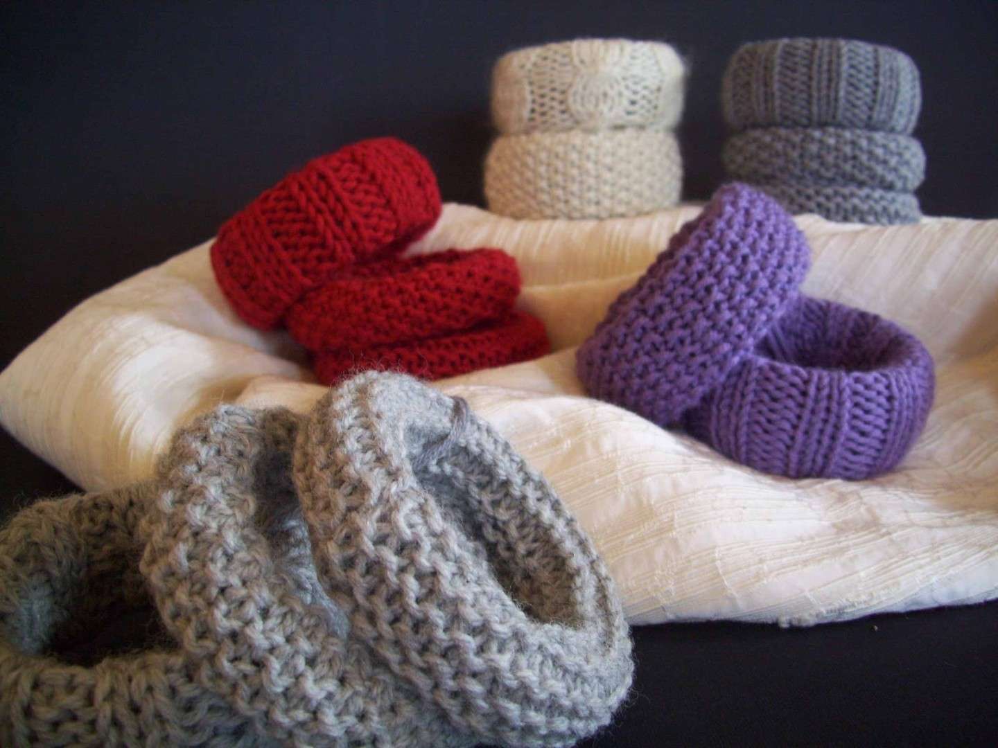 Bracciali colorati in maglia