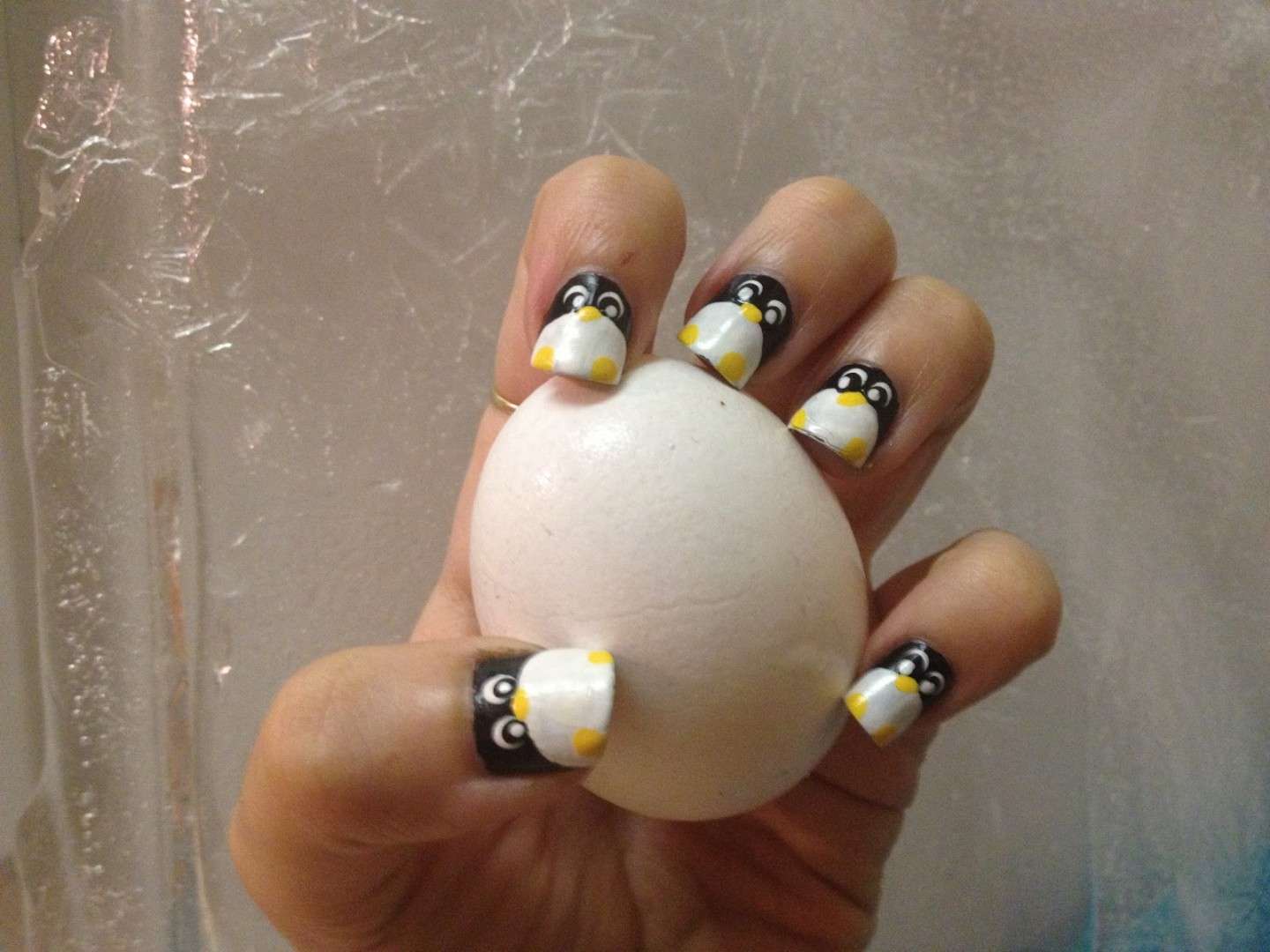 I pinguini per una nail art con gli animali divertente