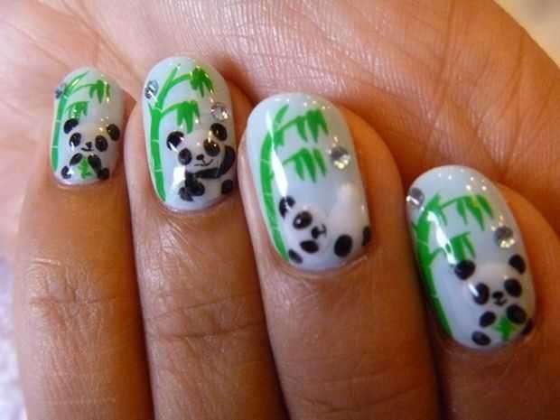 Nail art bianca con panda