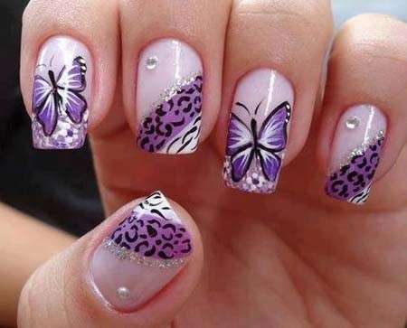 Fantastica nail art con farfalle viola