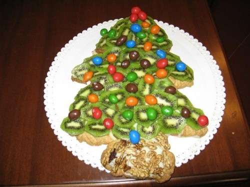 Crostata albero di Natale con kiwi e noci