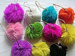 Tante palline di lana colorate