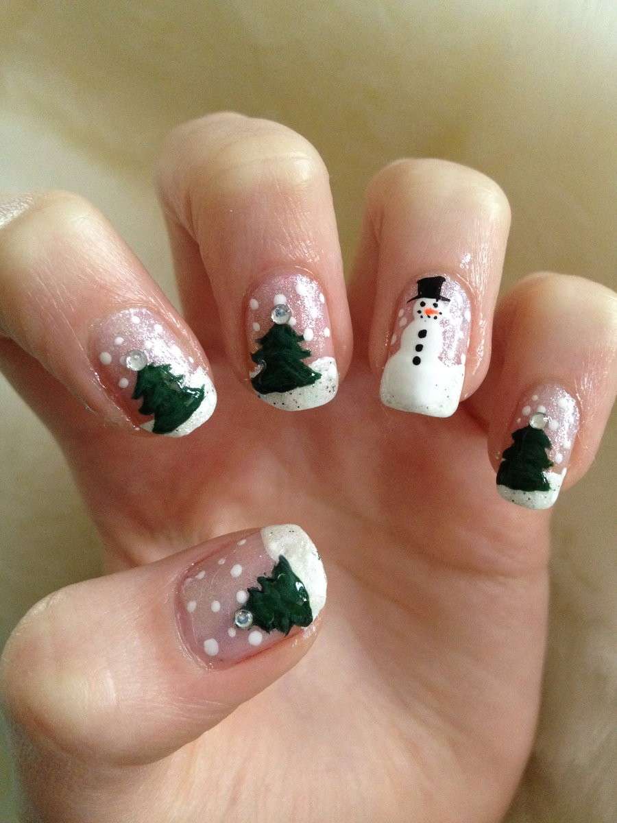 Nail art natalizia con albero di Natale