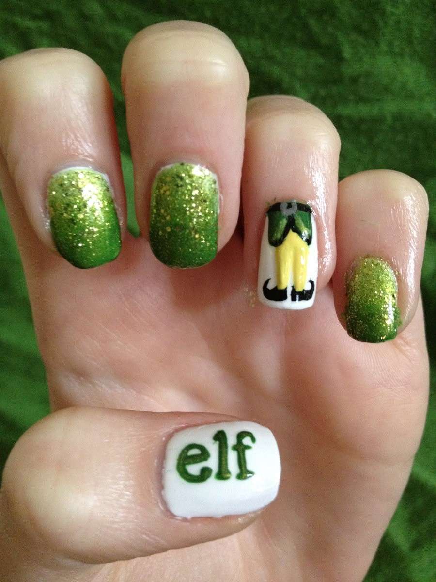 Nail art con elfo per Natale