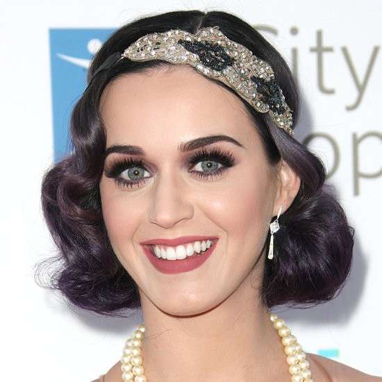 Katy Perry con smokey viola e nero