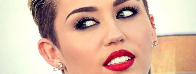 Beauty look delle star per le Feste: Miley Cyrus