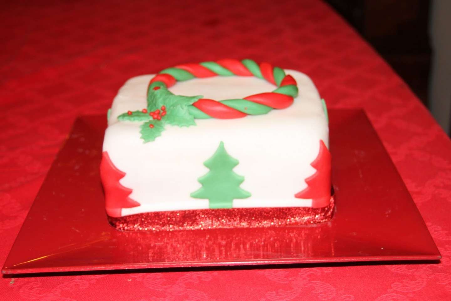 Idee per decorare la torta natalizia