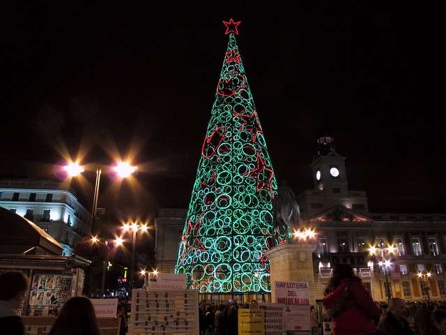 Albero di Natale artificiale a Madrid